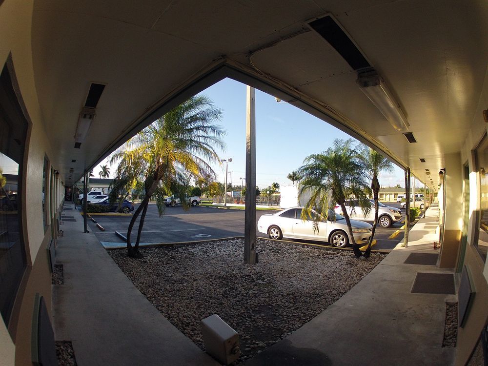 Budget Host Inn Florida Stadt Exterior foto